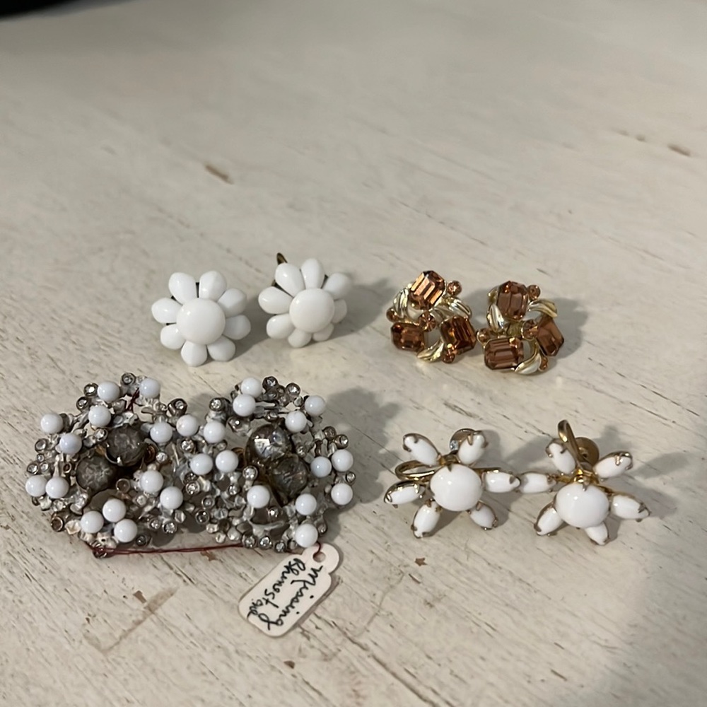 4 sets vintage’20’s-50’s screw back earrings Duane unmarked possibly silver